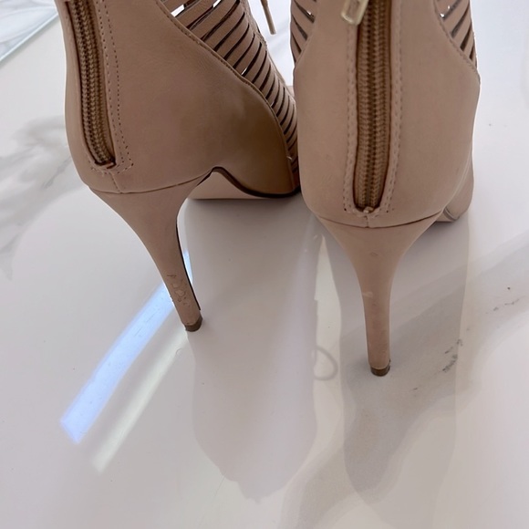 Women’s beige lace up heels. Size 7.5. - Picture 6 of 6